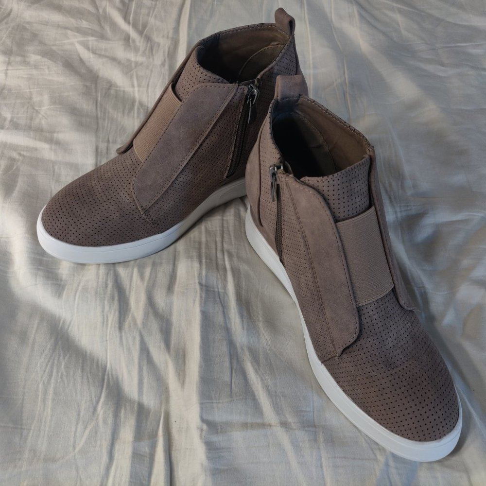 Journee Collection Women's Clara Wedge Shoes